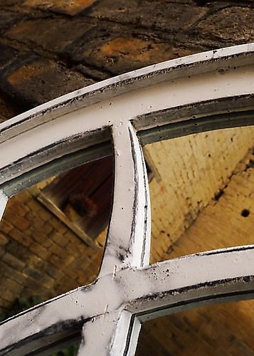 Zaltii gotische spiegel London 61 wit