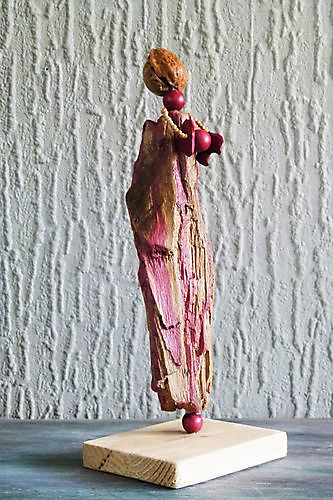 Sculpture Lady in Red