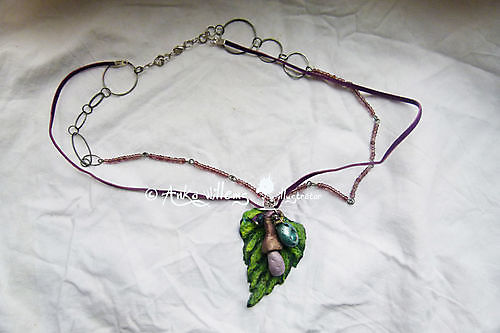 Pendant Leaf Bangle