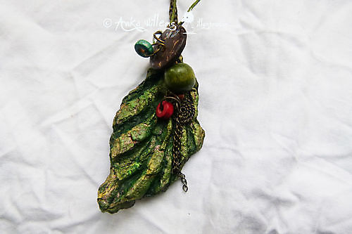 Pendant Leaf with beads