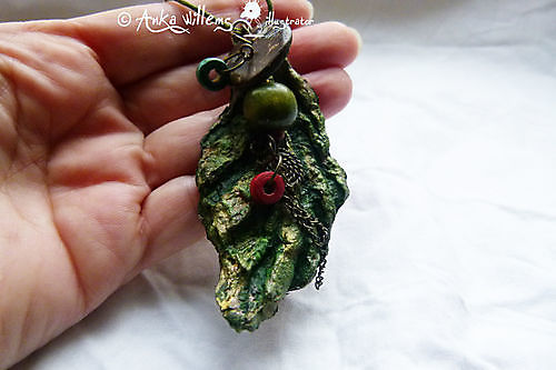Pendant Leaf with beads