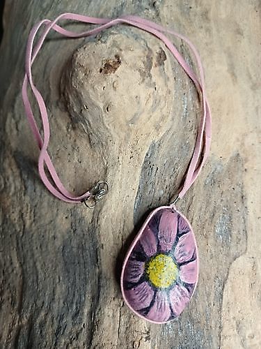 Happy Stone Pendant Flower