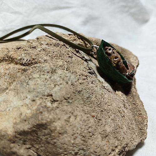 Pendant Mushroom with leaf