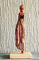 Skulptur Dame in Rot